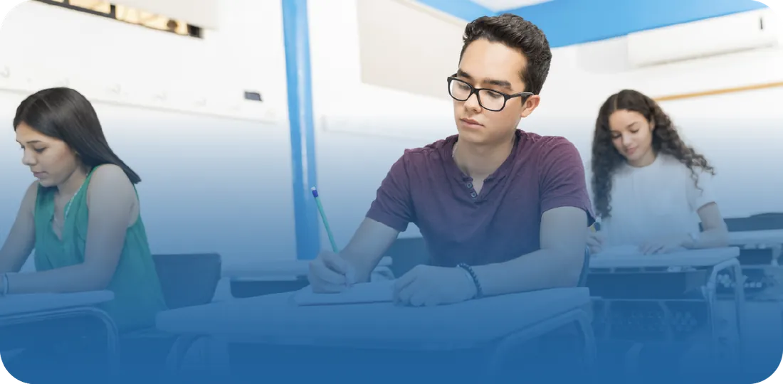 Clase presencial de idiomas en Idiomarcui